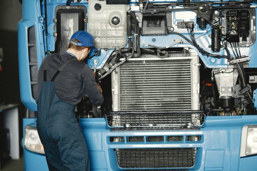 The Comprehensive Guide to Diagnosing and Fixing a Leaking Radiator in Your Car